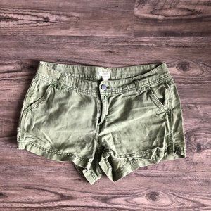 Army green shorts (H15)